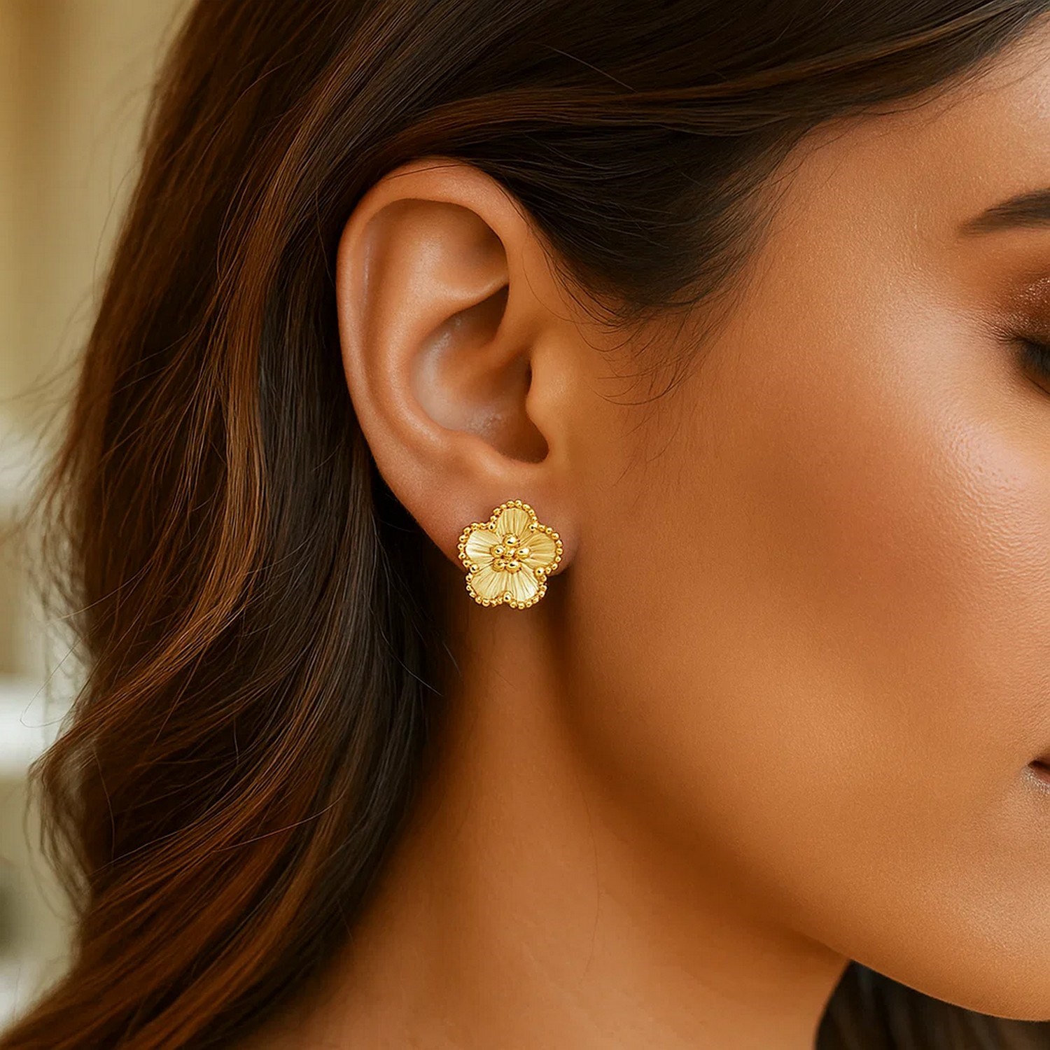 14K Yellow Gold Textured Daisy Earrings - Image 3